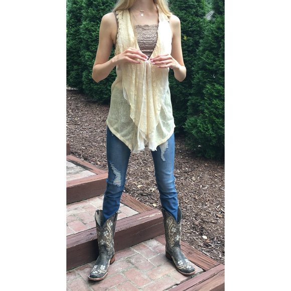 🎉Pale Yellow Crochet Detail Vest - Picture 6 of 8